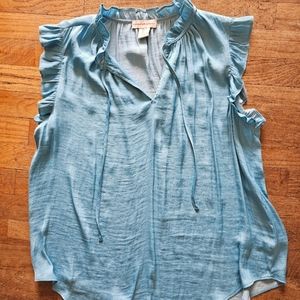 Cupcakes and Cashmere Flowy Linen Top Size Sm